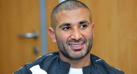 أحمد سعد يثير الجدل بعد ظهوره محاطًا بأربع عرائس: 