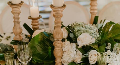 أفكار مميزة من مصمم لاستخدام الشمعدانات في ديكور حفل الزفاف