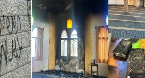 مستوطنون يحرقون مسجدًا في ديراستيا ويخطّون شعارات عنصرية على جدرانه