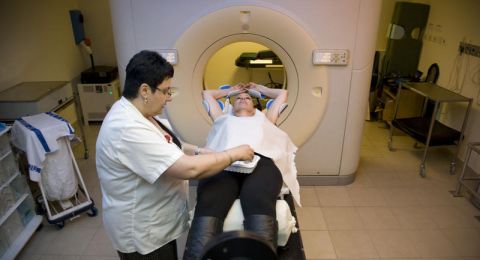 علاج كيميائي بلا داعٍ: عشرات مريضات سرطان الثدي تلقين علاجًا خاطئًا في إسرائيل