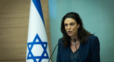 ريتن تنتقد إغلاق اذاعة الجيش: 