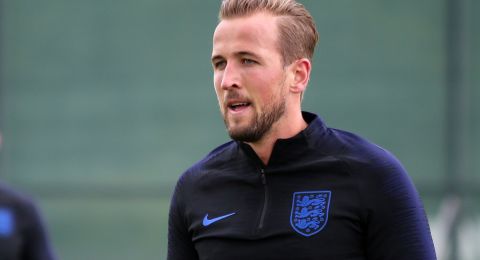 برشلونة يخطط لخلافة ليفاندوفسكي بضم هاري كين الصيف المقبل