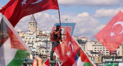 وصول سفينة مساعدات تركية إلى مصر محملة بالإغاثة الإنسانية لغزة