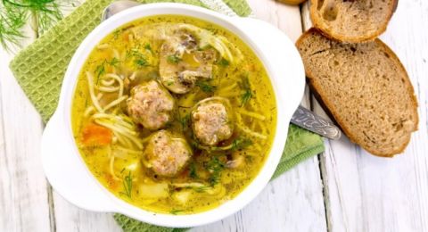 شوربة الشعيرية بكرات اللحمة