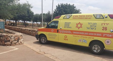 انقلاب تراكتورون في راس علي يسفر عن إصابة شاب بجروح خطيرة