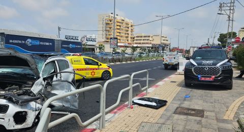 الخضيرة: اصابة شخصين في حادث طرق صعب بعد تصادم بين سيارة وشاحنة على طريق 4