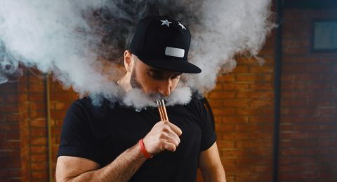 خطر صامت يختبئ في فوهات السجائر الإلكترونية!