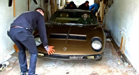 رجل يخفي سيارة لامبورجيني نادرة داخل شقته 40 عاما