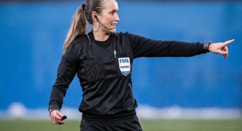 حكمة تتصدر العناوين بعد طرد مثير للجدل