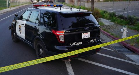 تفاصيل صادمة.. مراهق يهشم رأسي والديه بمطرقة حتى الموت ويقيم حفلا داخل المنزل