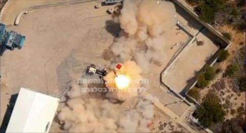 أن الفيديو لم يتسرّب من داخل الوزارة، في محاولة لنفي وجود خرق أمني أو تسريب لمواد مصنّفة، دون تقديم تفاصيل إضافية حول ظروف نشر المقطع أو الجهة التي سمحت بتداوله.