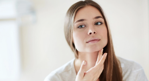 أخطاء ترتكبها النساء عند العناية بالبشرة