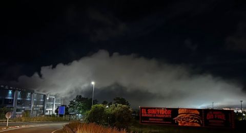 إسبانيا.. سحابة سامة تحبس 150 ألف شخص في منازلهم