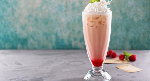 طريقة تحضير ميلك شيك الجيلي وزبدة الفول السوداني