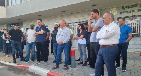 وقفة احتجاجية لعمال بلدية رهط  احتجاجا لعدم توفير الأمن والأمان