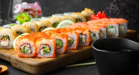 أبرز وصفات السوشي باستخدام سمك السلمون النرويجي