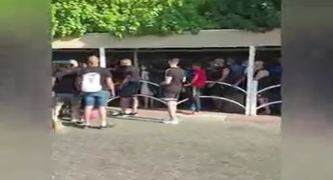 بالفيديو: .سيناريو العيد يعود في معبر طابا .. وتدخل الشرطة لفرض النظام