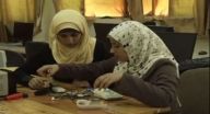 نظارة ذكية ناطقة من غزة تساعد المكفوفين