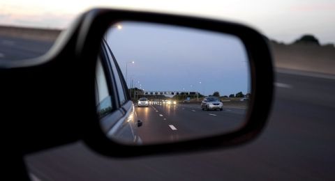 هكذا تضبط مرايا سيارتك بشكل صحيح