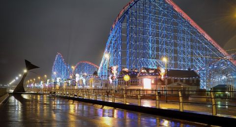 سياحة العائلات في بلاكبول الإنجليزية للترفيه