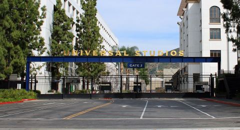 استوديوهات هوليوود وشركات كبرى تتبرع بملايين الدولارات لمتضرري حرائق لوس أنجليس