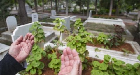 أفضل دعاء يوم الجمعة للأم المتوفية.. كلمات تملأ القلب بالرحمة وتضيء قبرها بالنور