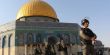 الشرطة الاسرائيلية تقتحم المسجد الأقصى وتمنع الاعتكاف به