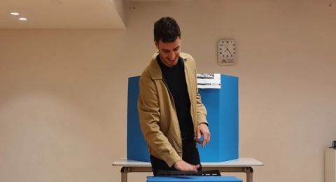 عضو في بلدية تل أبيب-يافا يحتج على إزالة لوحات تخلّد أطفال غزة