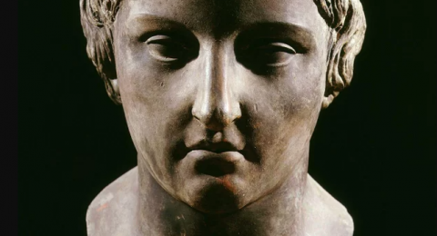 إمبراطور مهووس باللغة العربية راقب 