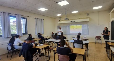 النقابي عزيز بسيوني رئيس دائرة تعميق المساواة في الهستدروت يقدّم ورشة 