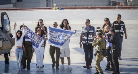 مؤسسة التأمين الوطني في إسرائيل توزع منحاً مالية على المحتجزين المُفرَج عنهم