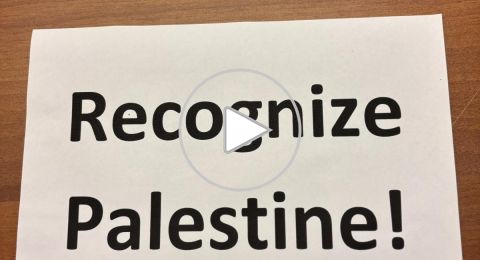 إخراج عضوي الكنيست عودة وكسيف أثناء خطاب ترامب بعد رفع لافتات داعية للاعتراف بفلسطين