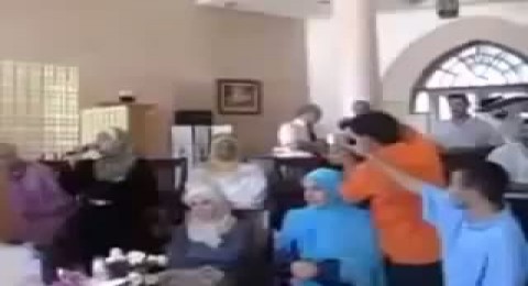 رئيس مجلس علماء الصهاينة الذي ارسل شبابنا للموت وهوينعم في الحياة رئيس مجلس علماء الصهاينة الذي ارسل شبابنا للموت وهوينعم في الحياة