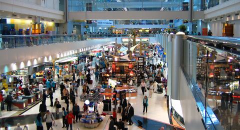 تخططون للسفر قريبًا؟ إليكم أكثر المطارات ازدحامًا في العالم