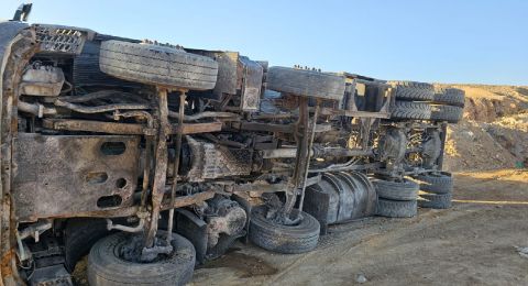 إصابة عامل بجروح متوسطة إثر انقلاب شاحنة في موقع بناء بعرعرة النقب