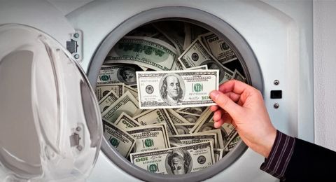 فضيحة كبيرة.. السجن 15 عاما لرئيس سابق وزوجته في قضية غسيل أموال