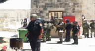 توتر في الأقصى بعد صلاة الجمعة: اصابة مدير الأقصى عمر كسواني برصاص مطاطي توتر في الأقصى بعد صلاة الجمعة: اصابة مدير الأقصى عمر كسواني برصاص مطاطي