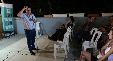 النائب أيمن عودة يُجبر على مغادرة مظاهرة في نس تسيونا تحت التهديد