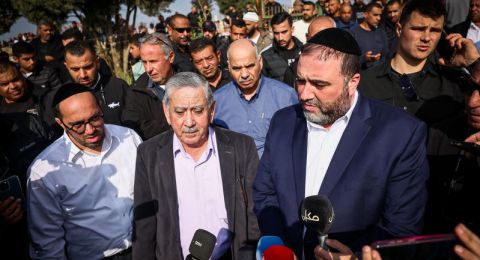 وزير الداخلية الإسرائيلي يتراجع مؤقتًا عن استقالته لتعيين مدير عام مقرّب من 