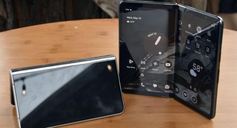 غوغل تنافس سامسونغ بهاتف مميز قابل للطي