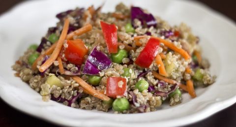 سلطة الكينوا بالخضار للرجيم