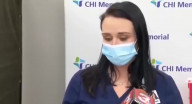 بالفيديو.. ممرضة يغمى عليها بعد تلقيها لقاح فايزر