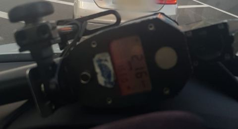 ضبط سائق عربي قاد سيارته بسرعة 216 كم/س بدل 120 كم/س