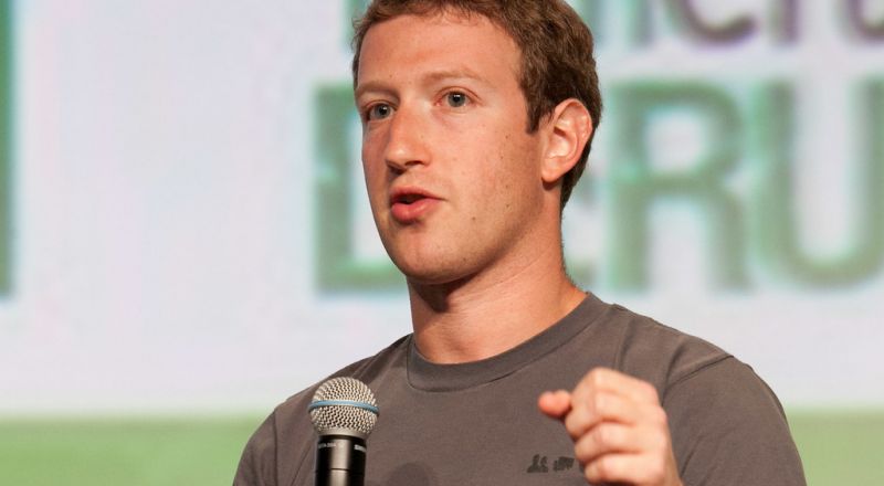 "فيسبوك" تنفق 22.6 مليون دولار سنويا لحماية زوكربيرغ Bb0139