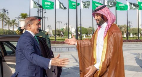 اتفاقية دفاع استراتيجي مشتركة بين السعودية وباكستان!