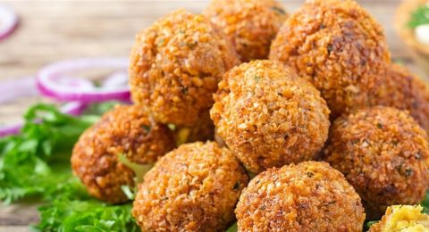 بسبب الفلافل... تسمم 23 طالباً