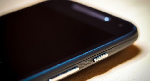 موتورولا تطلق هاتفا ببطارية كبيرة وكاميرات ممتازة