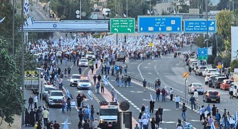 عائلات الأسرى الإسرائيليين تدعو لاعتصامات مساء اليوم من أجل صفقة