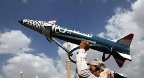 مسؤول حوثي مخاطبا كاتس: تتحدث عن احتلال صنعاء ورفع علمك وأنت عاجز عن استعادة سفينة