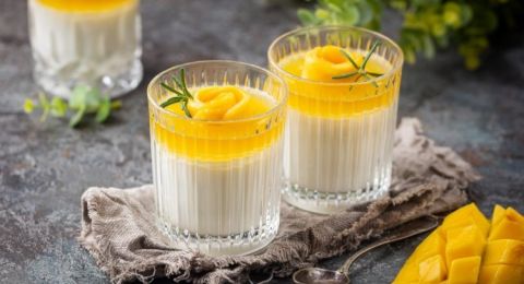 مهلبية المانجو بحليب جوز الهند